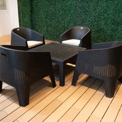 Jardin Haus | Set 4 sillones Oasis con almohadon + Mesa Barú - Grafito Jardin Haus | Set 4 sillones Oasis con almohadon + Mesa Barú - Grafito